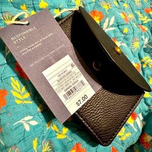 Universal Thread Accordion Card Case